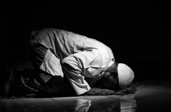 Hadiah Rasulullah Saw. Untuk Sahabat Yang Mampu Shalat Dengan KHUSYU