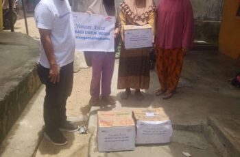 PENERIMA APRESIASI SATU INDONESIA AWARDS ASTRA SALURKAN BANTUAN PAKET SEMBAKO ASTRA