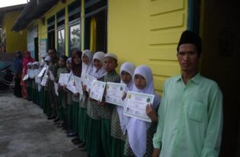 Penyerahan Raport MDA Wiranusa Pratama Sem II