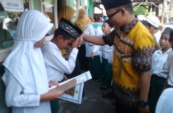 PEMBAGIAN RAPORT SEMESTER GENAP TAHUN PELAJARAN 2016-2017 YPWP