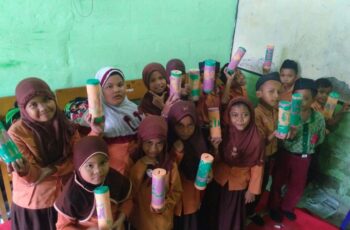 PRAKARYA SISWA SD SWASTA WIRA MANDIRI MEMBUAT CELENGAN