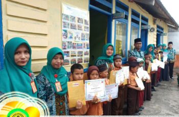 PENYERAHAN RAPORT KENAIKAN KELAS DAN PENYERAHAN HADIAH JUARA KELAS TAHUN 2018