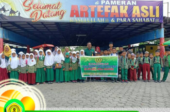 SISWA-SISWI YPWP MENYAKSIKAN PAMERAN ARTEFAK ASLI RASULULLAH DAN PARA SAHABAT