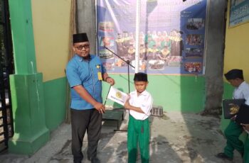 YPWP Medan Berikan Penghargaan Kelas Terbersih Kepada Kelas II-B