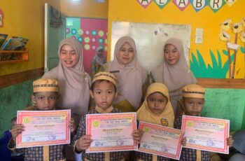 TK Al-Abrar Langsungkan Penyerahan Raport Semester Genap