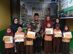 Penyerahan Raport SDS Wira Mandiri