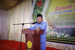 Wisuda AKbar YPWP