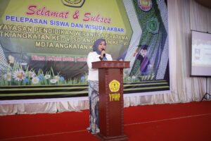 Wisuda AKbar YPWP