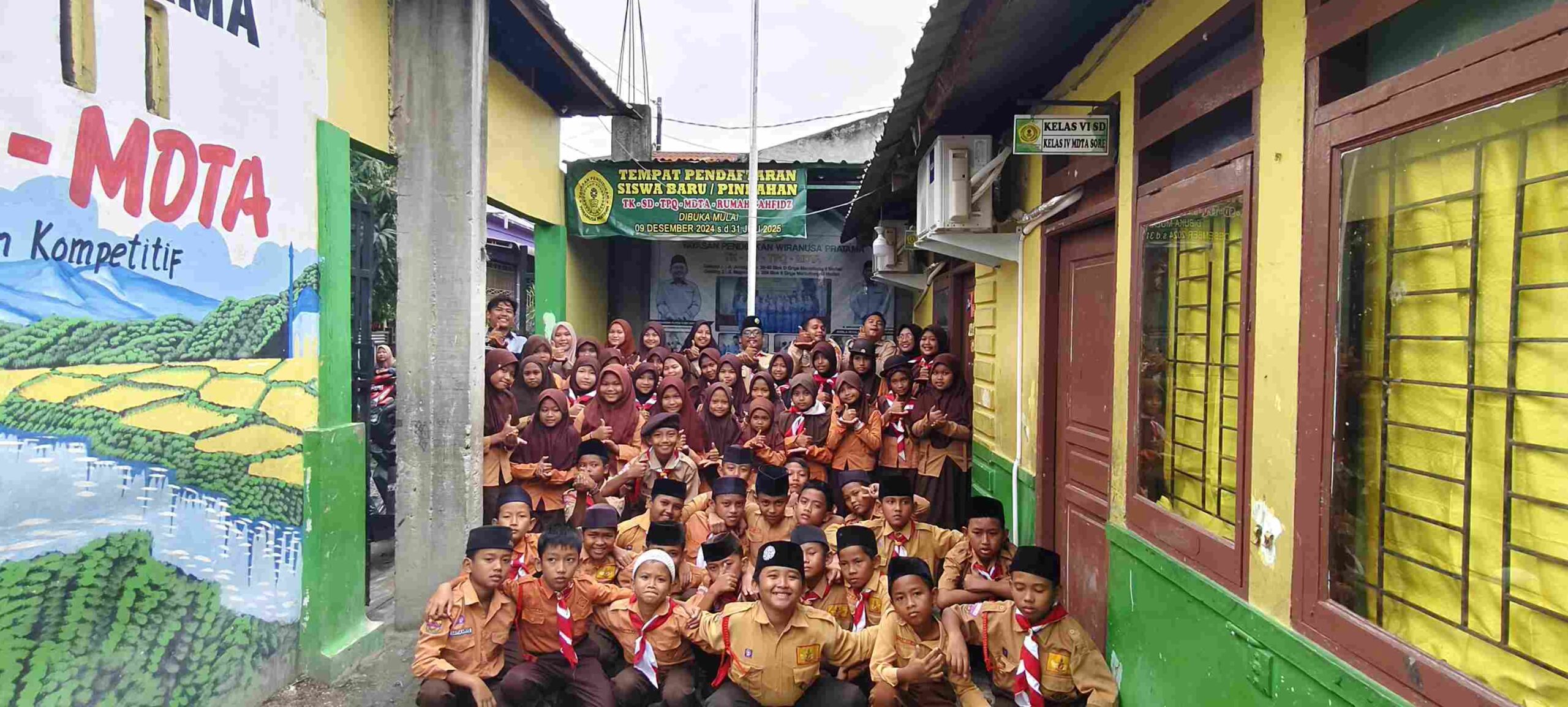 Siswa SD Plus Wira Mandiri melaksanakan kegiatan Perkemahan Sabtu Minggu (Persami) pertama dengan penuh semangat.