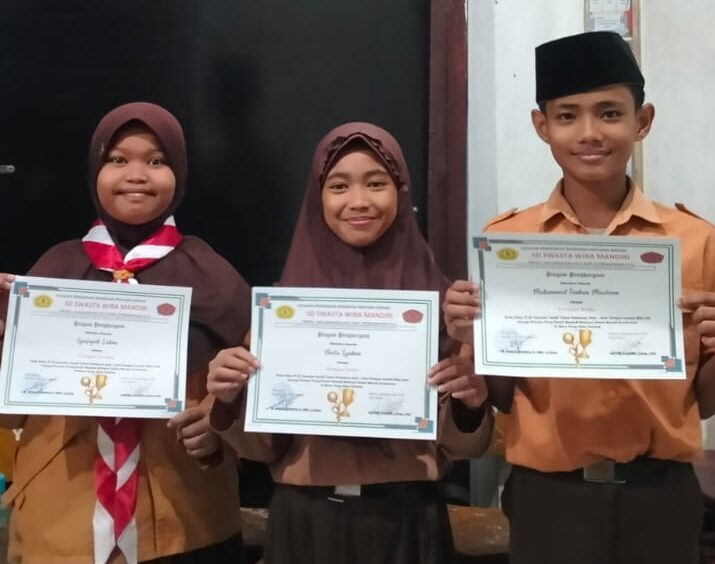 Pembagian Rapor SD Plus Wira Mandiri