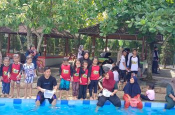 Water Fun Games di Park Zoo, Siswa TK Al-Abrar Latih Keberanian dan Fokus Melalui Permainan Air