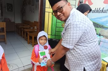 Semarak Kemerdekaan, YPWP Medan Bagikan Hadiah Lomba 17 Agustus kepada Para Pemenang