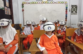 Transformasi Pembelajaran Digital, SD Swasta Wira Mandiri Ajak Siswa Berpetualang Lewat Bioskop VR